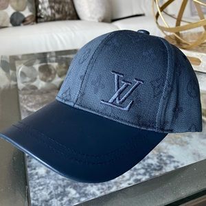 Louis Vuitton Monogram Essential Cap
